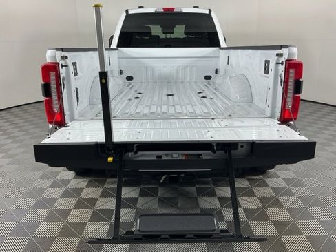 Certified 2025 Ford F450 Lariat w/ FX4 Off-Road Package image 8