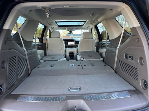 Used 2021 GMC Yukon Denali w/ Denali Premium Package image 40