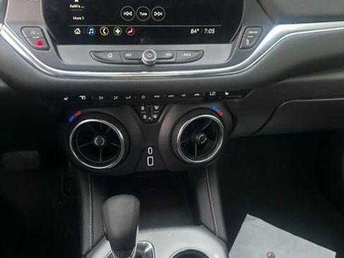 Used 2025 Chevrolet Blazer LT FWD image 21