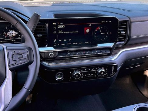 Used 2024 GMC Sierra 1500 Elevation image 9