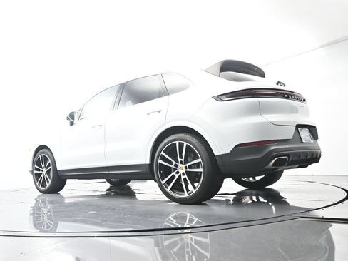 Certified 2024 Porsche Cayenne AWD/4WD image 46