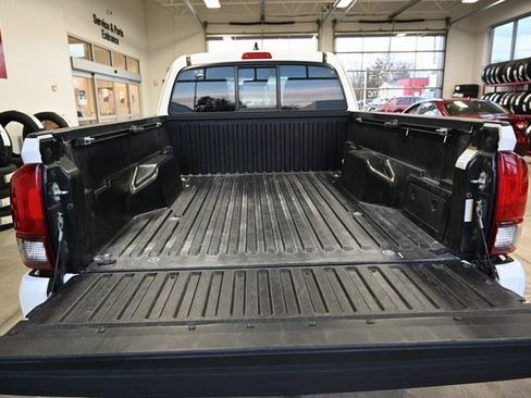 Used 2022 Toyota Tacoma SR image 7