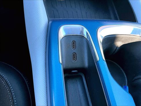 Used 2025 Chevrolet Equinox EV LT w/ Convenience Package image 26