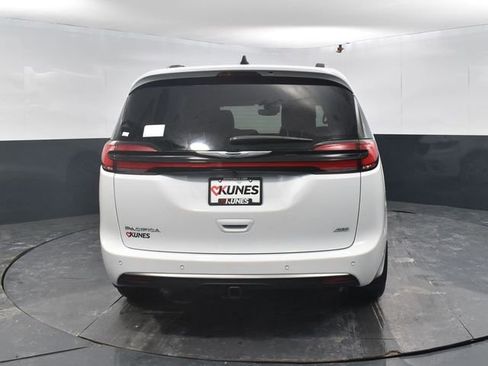 New 2026 Chrysler Pacifica Pinnacle w/ Trailer Tow Group image 8