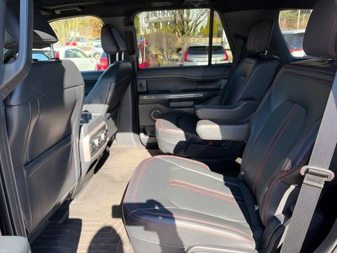 Used 2023 Ford Expedition Limited image 9