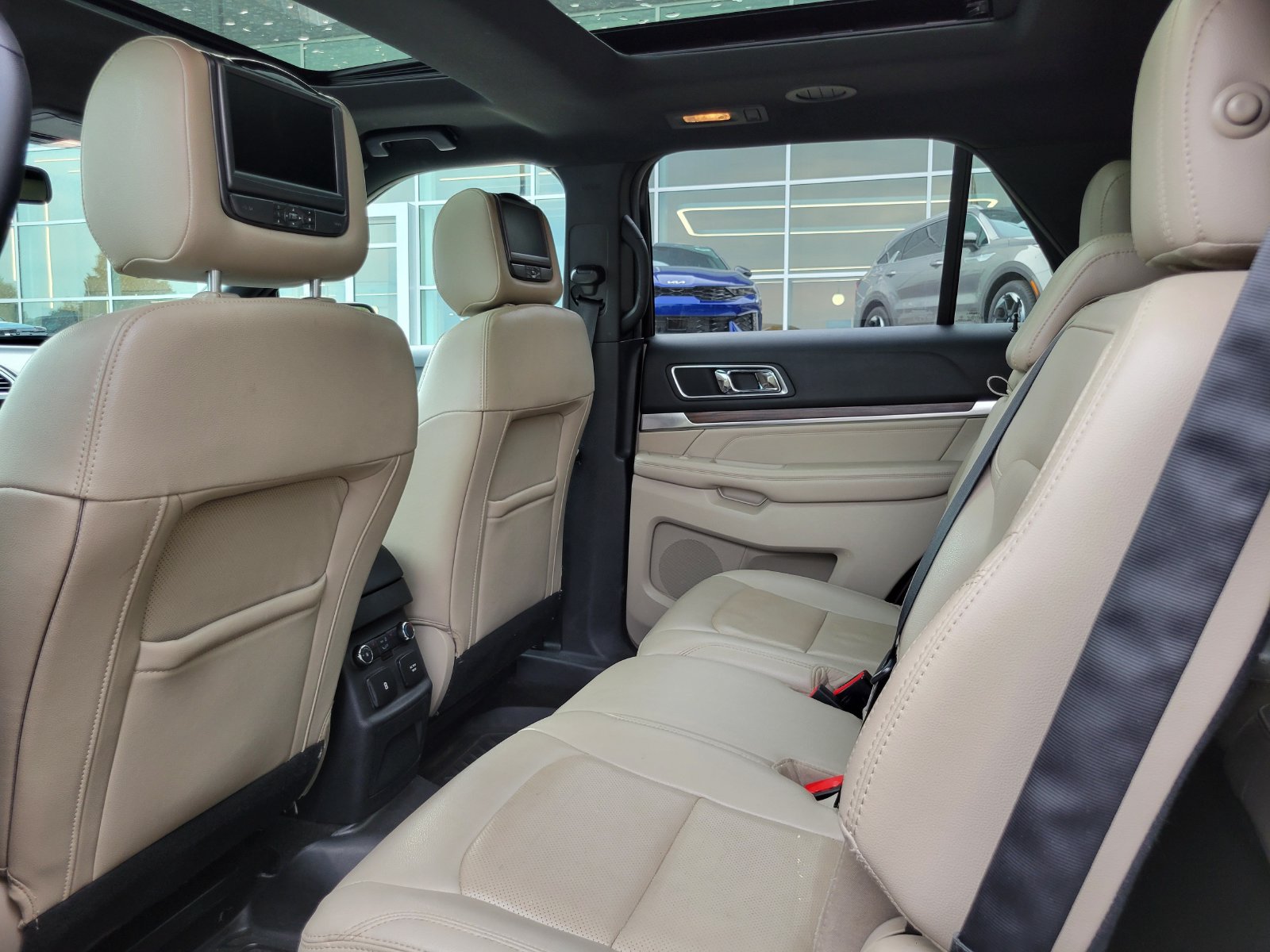 Used 2018 Ford Explorer Limited w/ Equipment Group 301A AWD/4WD image 26