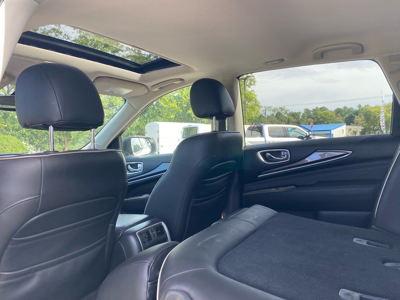 Used 2018 INFINITI QX60 FWD w/ Premium Plus Package image 21
