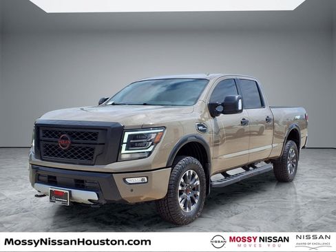 Used 2023 Nissan Titan PRO-4X AWD/4WD image 4