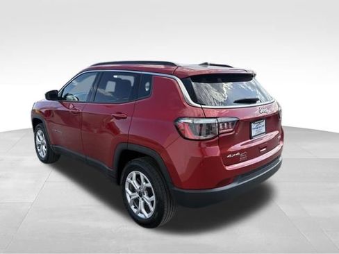 Used 2025 Jeep Compass Latitude AWD/4WD image 11