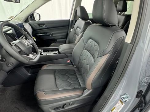 New 2026 Nissan Pathfinder Platinum w/ Lighting Package AWD/4WD image 10