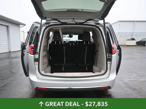 Used 2024 Chrysler Pacifica Touring-L image 51