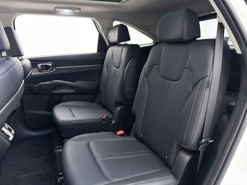 Certified 2025 Kia Sorento EX w/ EX Panoramic Sunroof Package FWD image 32