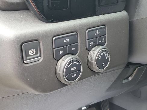 Used 2024 Chevrolet Silverado 1500 LT AWD/4WD image 9