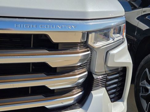 Used 2022 Chevrolet Silverado 1500 High Country w/ High Country Premium Package AWD/4WD image 15