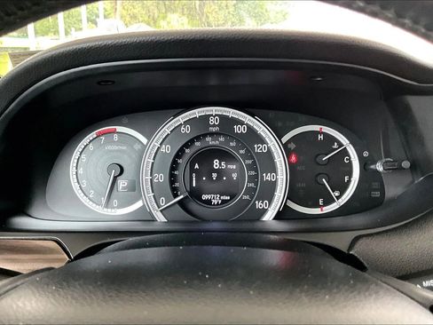 Used 2016 Honda Accord Touring image 12