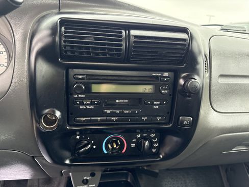 Used 2005 Ford Ranger XLT image 12