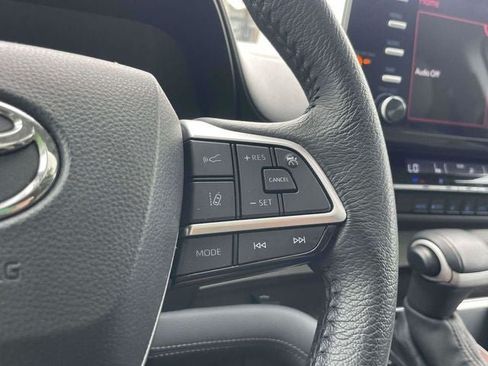 Certified 2024 Toyota Sienna XLE FWD image 25
