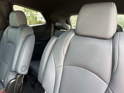Used 2023 Buick Enclave Essence image 15