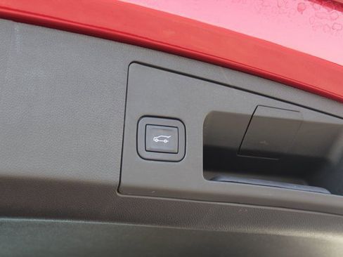 Used 2025 Cadillac XT4 Sport image 6