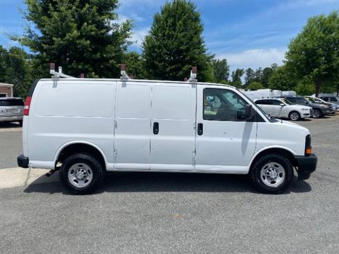 Used 2017 Chevrolet Express 2500 RWD image 5