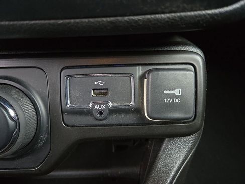 Used 2021 Jeep Renegade Latitude image 25