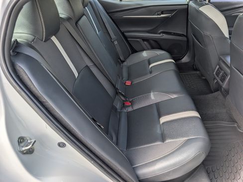 Used 2025 Toyota Camry SE FWD image 5