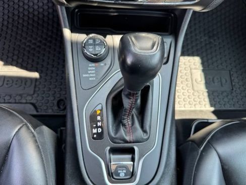 Used 2019 Jeep Cherokee Trailhawk w/ Comfort/Convenience Group AWD/4WD image 22