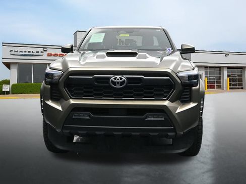 Used 2025 Toyota Tacoma TRD Sport AWD/4WD image 8