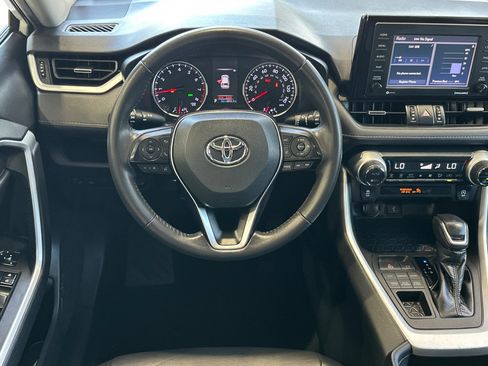 Used 2021 Toyota RAV4 XLE Premium image 14