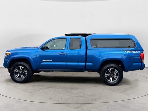 Used 2017 Toyota Tacoma TRD Sport w/ Tow Package AWD/4WD image 8