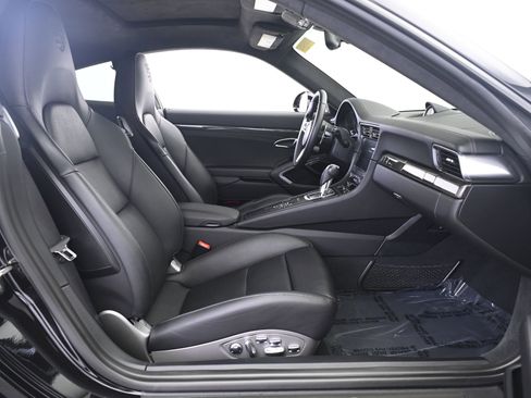 Used 2019 Porsche 911 Turbo image 19