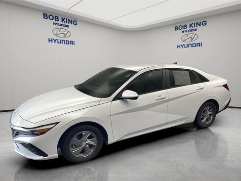 Certified 2024 Hyundai Elantra SE FWD image 1
