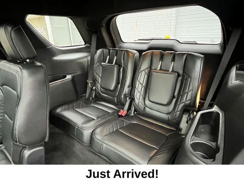 Used 2016 Ford Explorer Platinum image 27