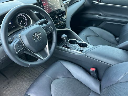 Used 2021 Toyota Camry XLE FWD image 9