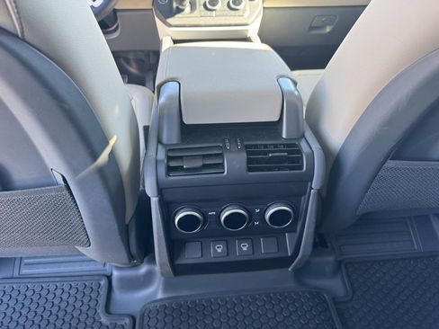 Used 2023 Land Rover Defender 110 SE image 8