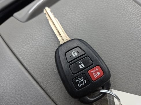 Used 2015 Toyota Highlander Plus image 32