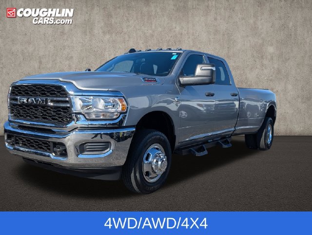 Used 2024 RAM 3500 Tradesman w/ Chrome Appearance Group AWD/4WD image 4