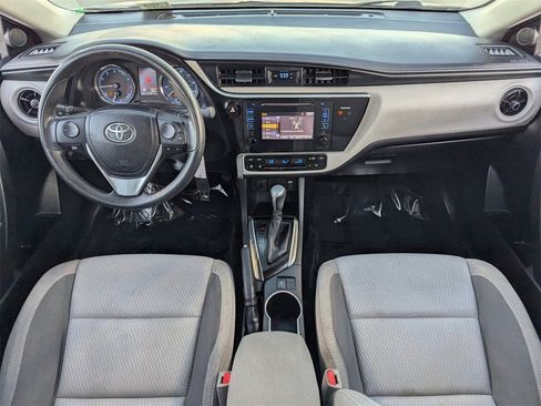 Used 2017 Toyota Corolla LE image 12