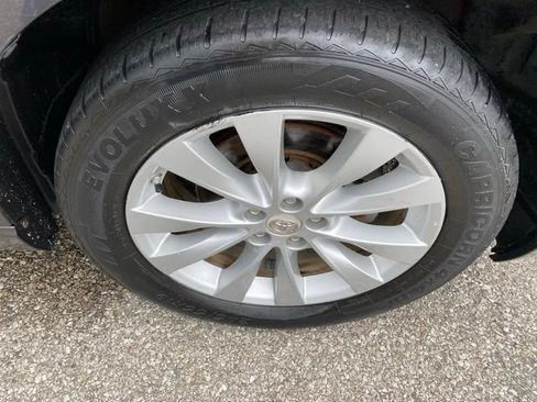 Used 2013 Toyota Venza LE FWD image 30