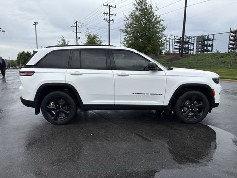 Certified 2023 Jeep Grand Cherokee Altitude AWD/4WD image 10