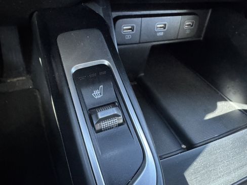 Used 2022 Kia Sorento S image 28