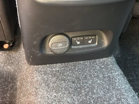 Certified 2023 Volvo C40 P8 Recharge Plus w/ Climate Package AWD/4WD image 9