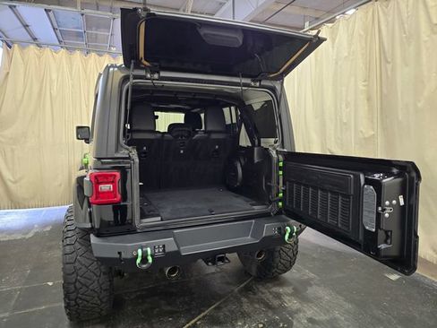 Used 2019 Jeep Wrangler Unlimited Sahara w/ Uconnect 4C Nav & Sound Group AWD/4WD image 32