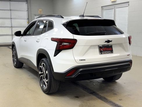 Used 2025 Chevrolet Trax RS image 7