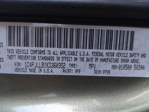 Used 2019 Jeep Cherokee Latitude Plus w/ Comfort/Convenience Group FWD image 33