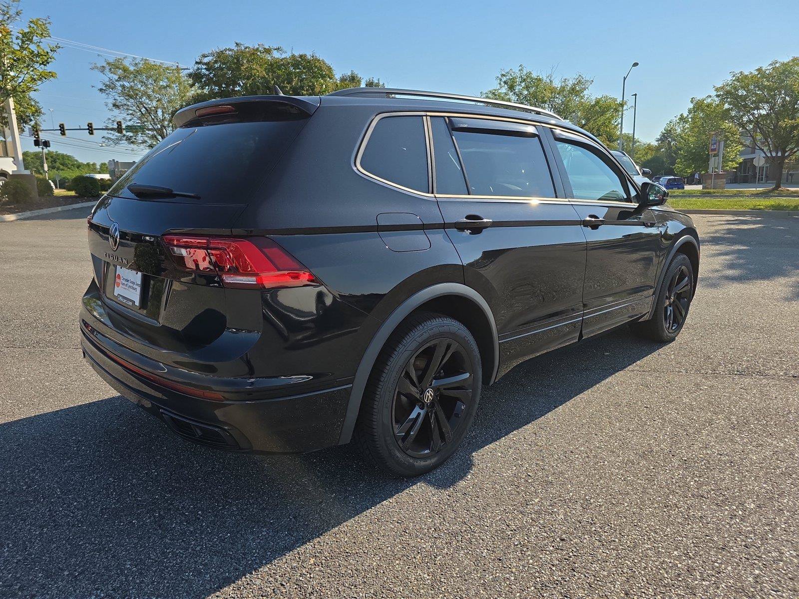 Used 2023 Volkswagen Tiguan SE R-Line FWD image 7