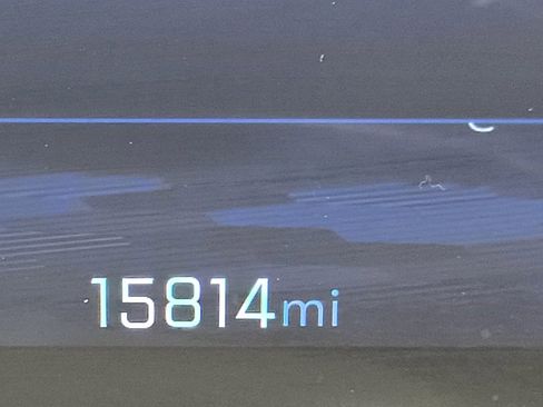 Used 2025 Chevrolet Equinox LT image 2