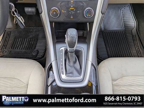 Used 2016 Ford Fusion SE FWD image 18