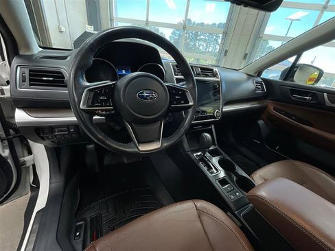 Used 2019 Subaru Outback 2.5i Touring w/ Popular Package #3A AWD/4WD image 12