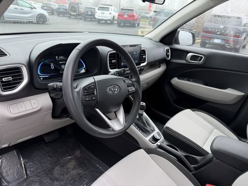 Used 2025 Hyundai Venue SEL image 15